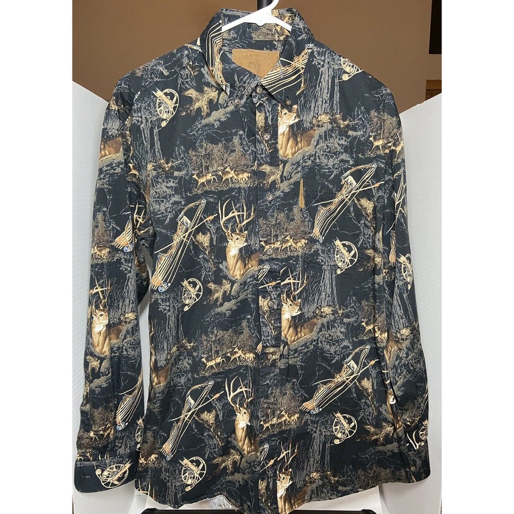 Clearwater Outfitters Medium Long Sleeve Button-up Shirt Bow Hunting Buck Deer